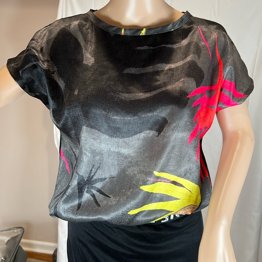 Vibrant colored Zara top with elastic waistband.